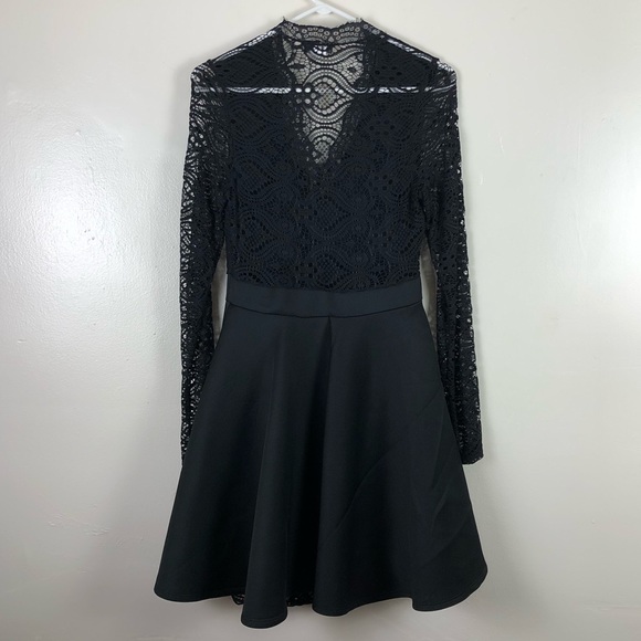 ✨Dice Long Sleeve Dress w/ Lace Detail✨ - Picture 4 of 5